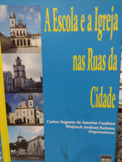 Escola E A Igreja Nas Ruas Da Cidade
