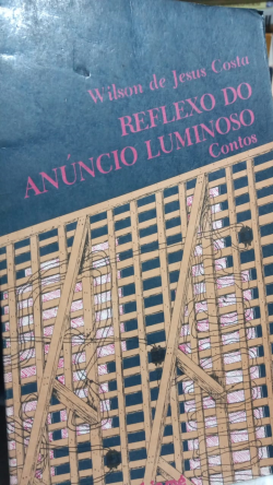 Reflexo Do Anuncio Luminoso