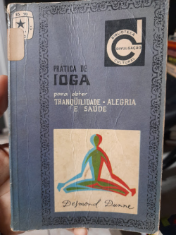 Pratica De Ioga Para Obter Tranquilidade Alegria E Saude