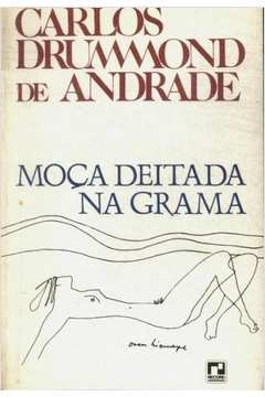 Moca Deitada Na Grama