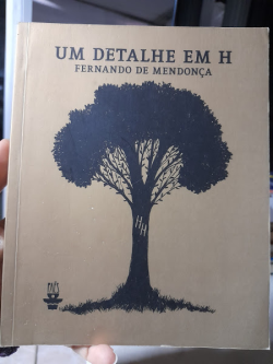 Um Detalhe Em H