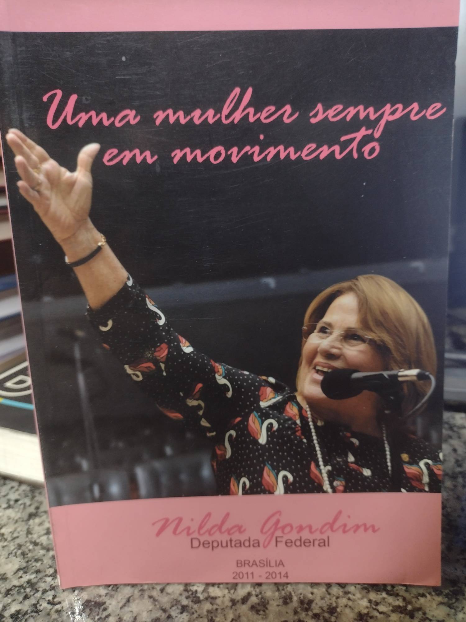uma mulher sempre em movimento