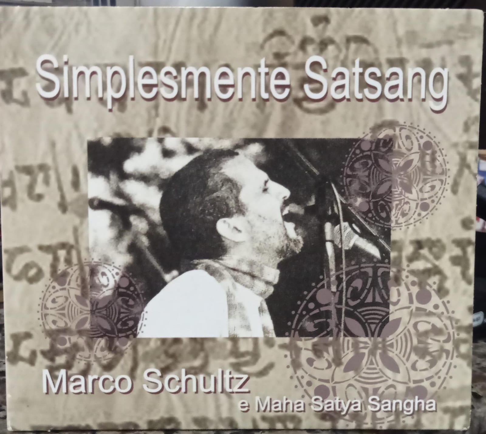 Marco Schultz E Mata Satya Sangha — Simplesmente Satsang