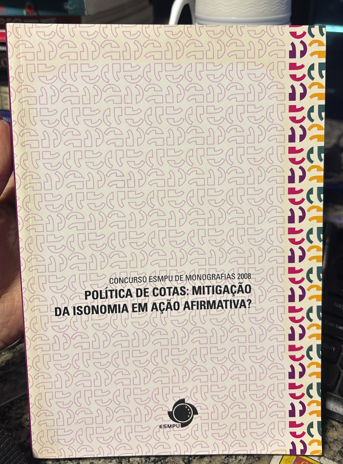 Política de cotas - mitigação da isonomia em ação afirmativa?